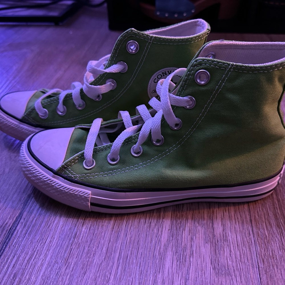 Green converse size 6.5 women’s